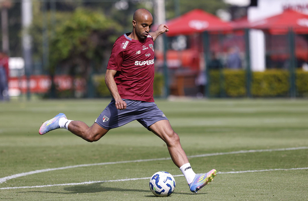São Paulo faz novo procedimento em Lucas Moura e pede calma à torcida: ‘Precisa tempo para volta segura’