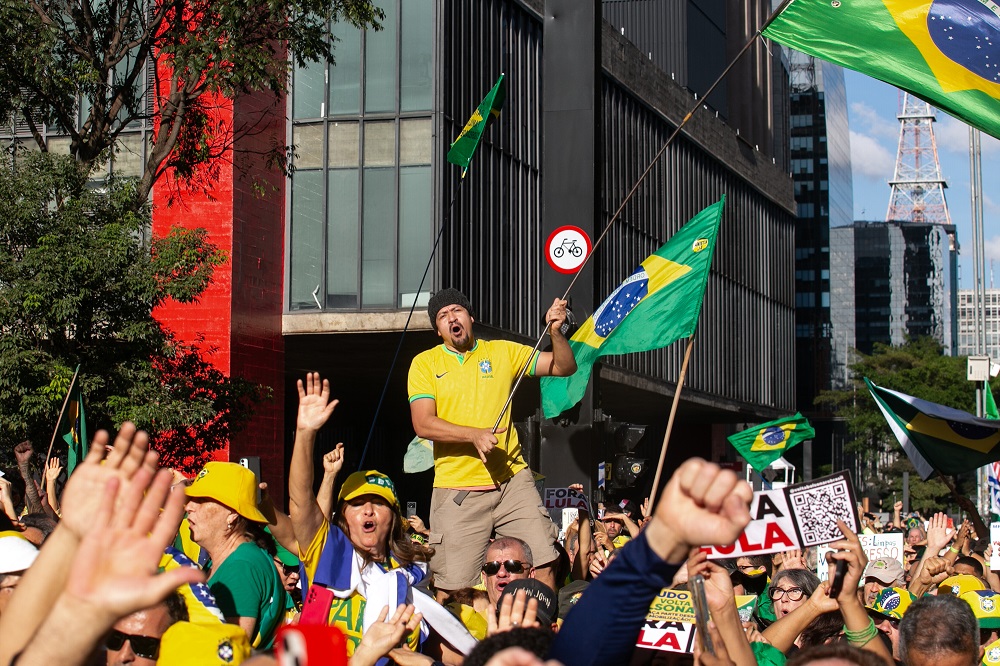 Oposição tenta mobilizar manifestações orgânicas e evita expor deputados