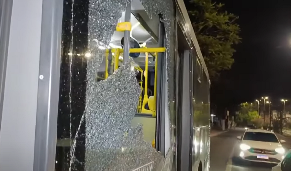 Ataques a ônibus em SP: irmão de funcionário público preso se entrega à polícia