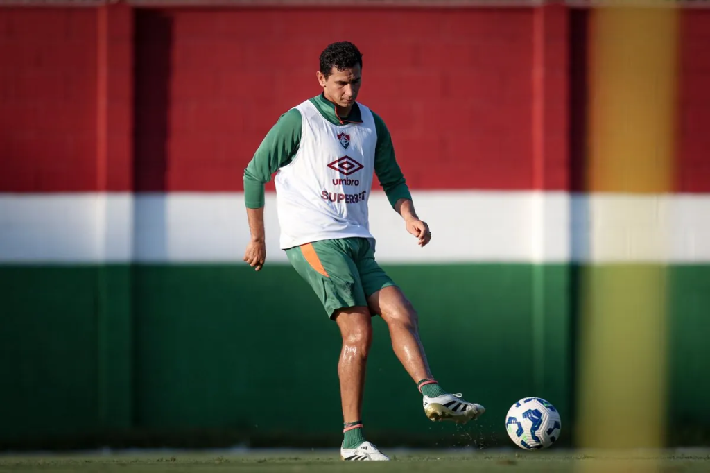 Ganso treina e pode reforçar o Fluminense contra o Palmeiras no Maracanã