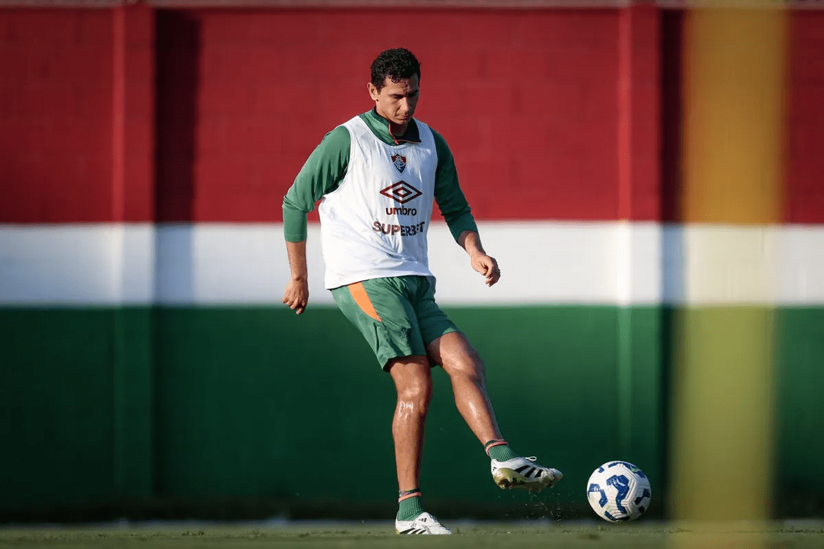 Ganso treina e pode reforçar o Fluminense contra o Palmeiras no Maracanã