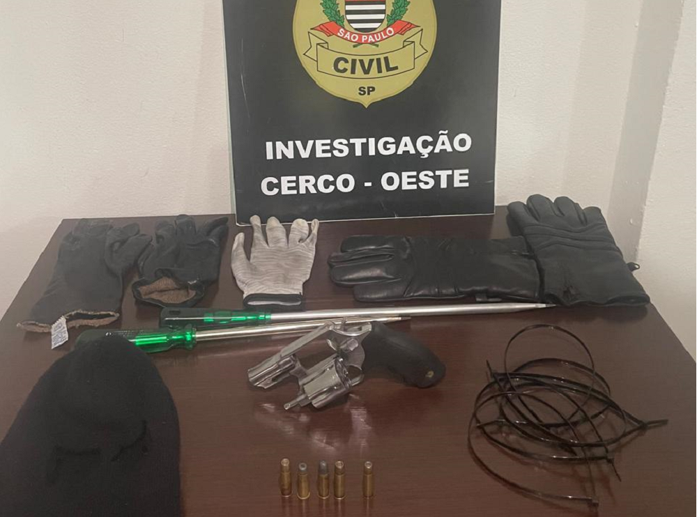 Polícia identifica integrante de quadrilha que usava controle de garagem clonado em roubos a residências