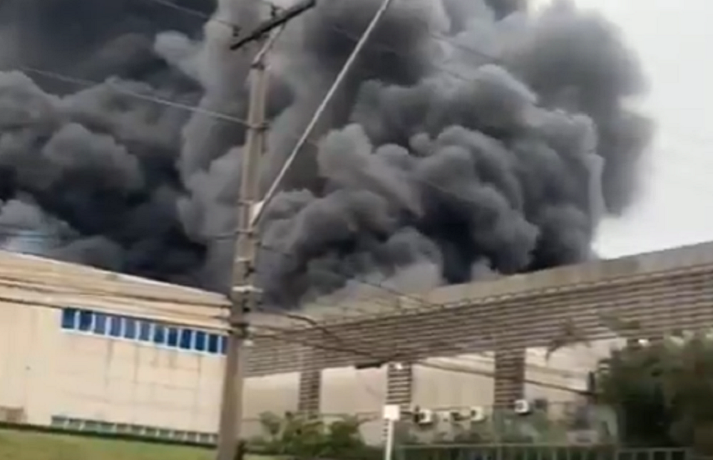 Incêndio atingiu galpão logístico de pós-venda da Positivo em Barueri, na Grande São Paulo