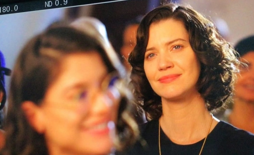 Nathalia Dill aparece sem blusa em fotos ‘chocantes’ dos bastidores de ‘Guerreiros do Sol’