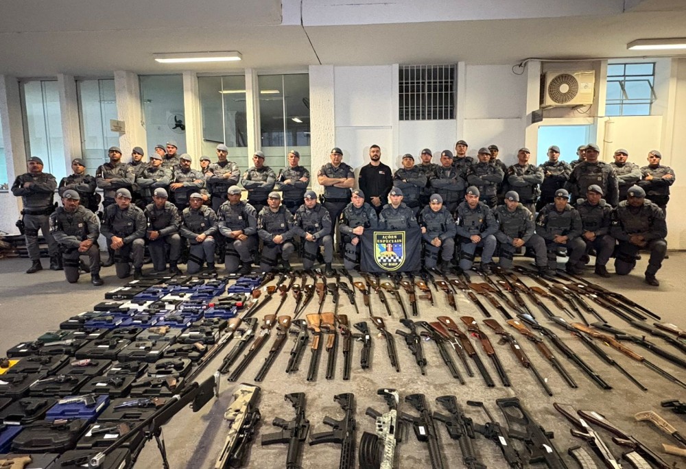 Polícia descobre bunker secreto do crime e apreende mais de 180 armas no interior de São Paulo