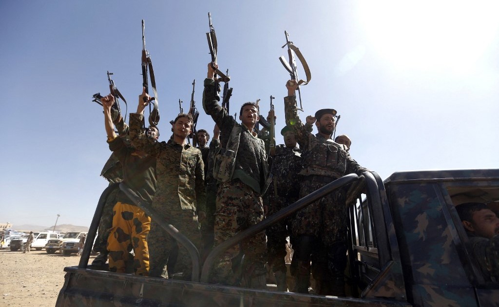 Sauditas acusam houthis de disparar míssil contra Riade