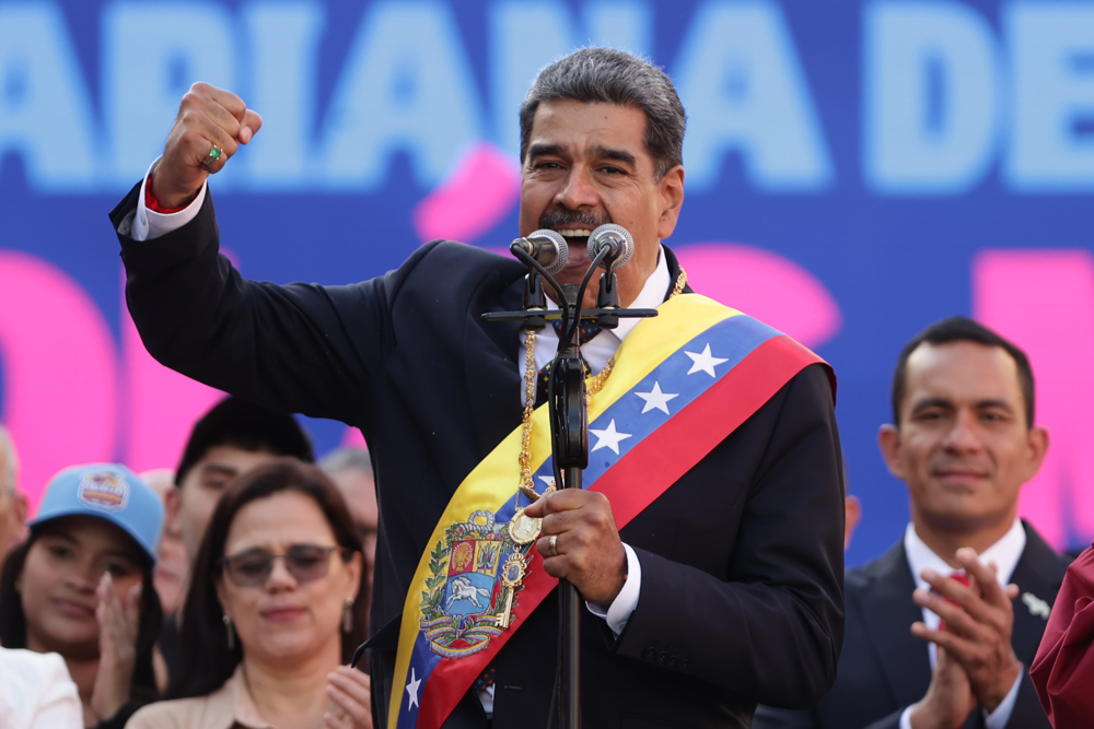 Maduro nomeia novo general e mobiliza forças na fronteira com a Colômbia