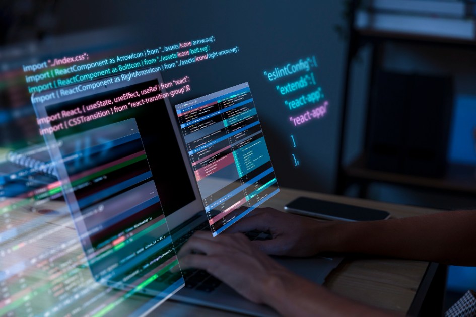 Plano de fundo de programação com pessoa trabalhando com códigos no computador