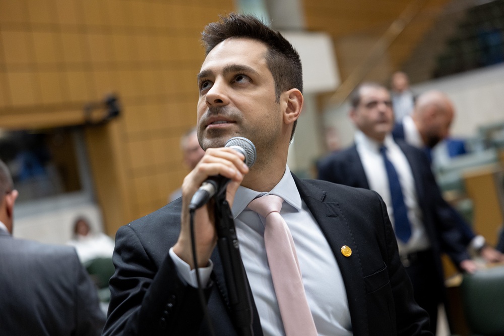 Deputado aciona TCU contra contrato do TST para sala VIP em aeroporto