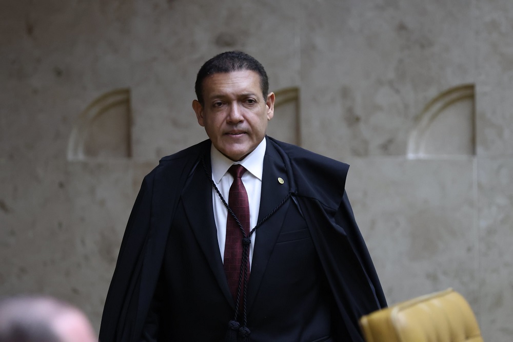 Nunes Marques diverge da maioria no STF e vota pela absolvição de Carla Zambelli em caso de arma