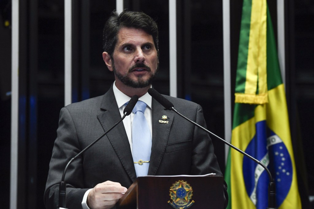 Veja quanto Marcos do Val, que teve salário bloqueado por Moraes, recebia como senador