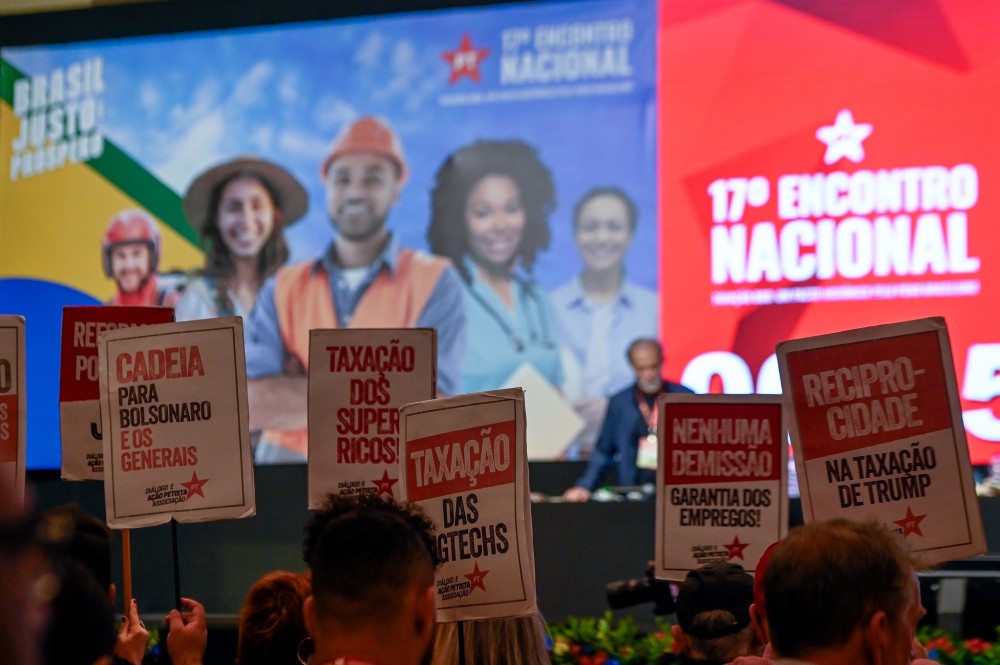 Governo resiste em abandonar discurso anti-Trump e pode dificultar diálogo com os EUA