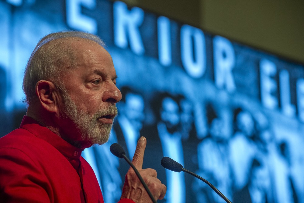 Lula cita Biden e afirma que só disputará as eleições de 2026 se estiver 100%