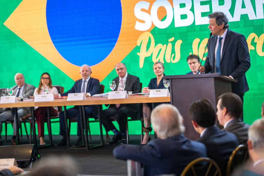 Haddad pode discutir aplicação da Lei Magnitsky a Moraes em reunião com secretário dos EUA
