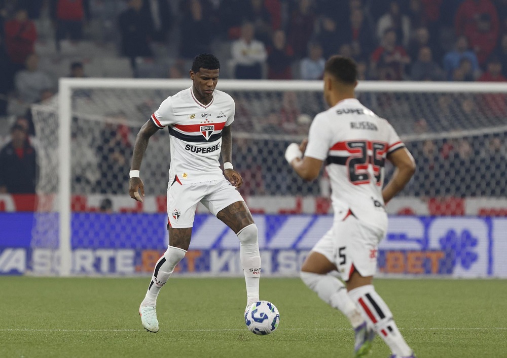Arboleda tem lesão muscular diagnosticada e desfalca São Paulo nas oitavas da Libertadores