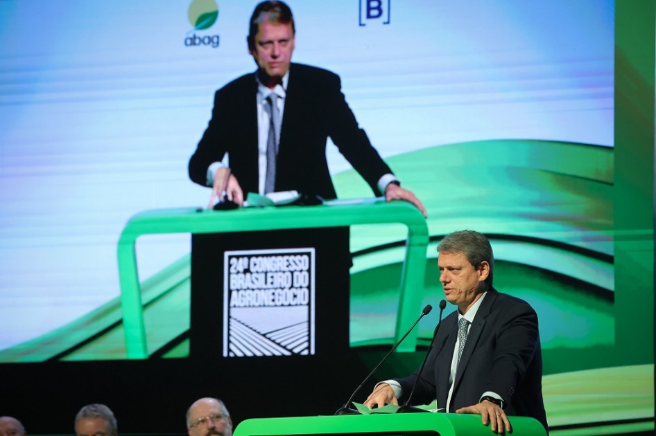 Tarcísio de Freitas discursa durante cerimônia de abertura do "24° Congresso Brasileiro do Agronegócio"