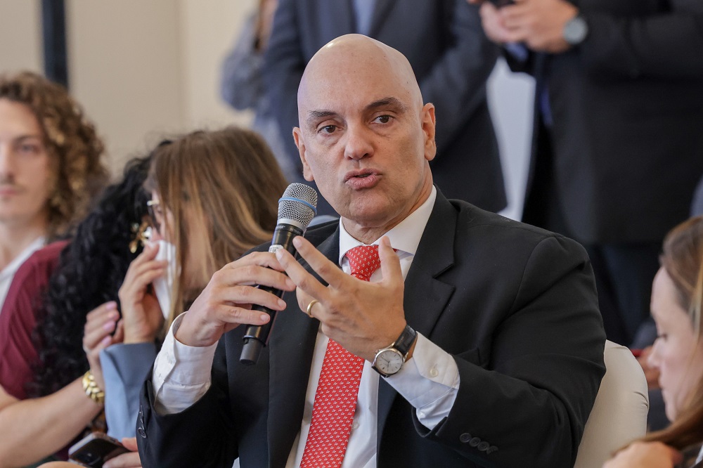 Justiça da Flórida envia notificação a Moraes para o STJ em processo da Rumble