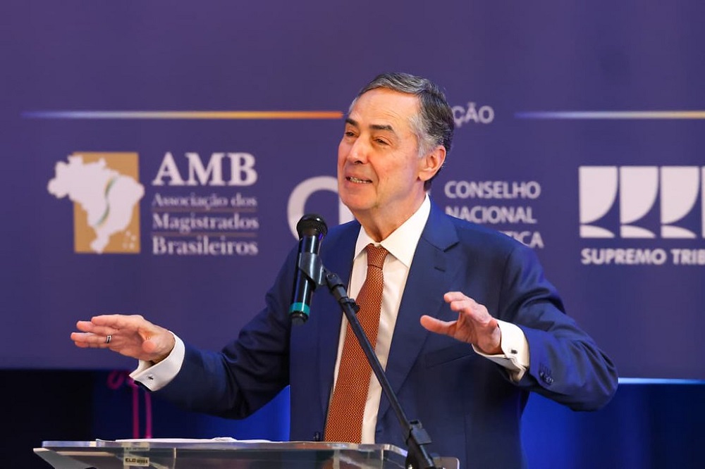 Barroso rebate acusação sobre autoritarismo do Judiciário no Brasil