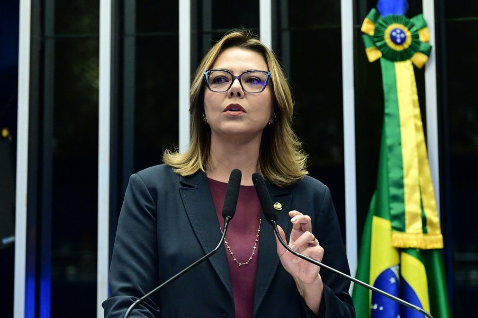 Leila Barros