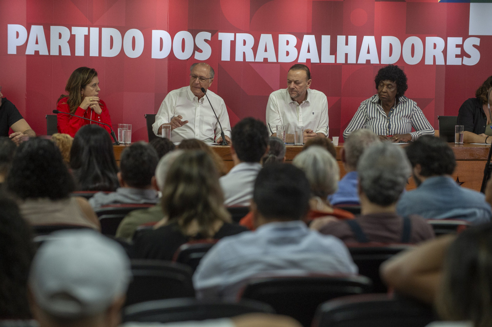 Em evento do PT, Alckmin diz que tarifaço é injustificável e minimiza impacto sobre o agro: ‘Não vai cair o mundo’