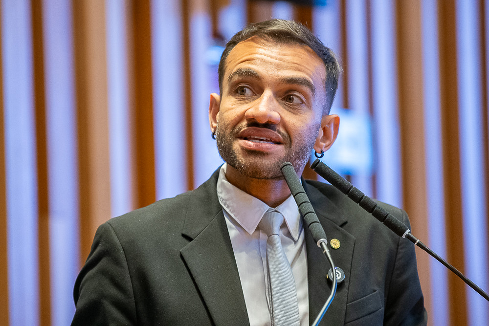 Deputado do PSOL aciona Banco Central para barrar compra do Banco Master pelo BRB