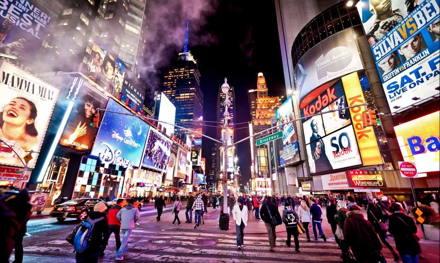 Adolescente abre fogo e fere três pessoas em Nova York