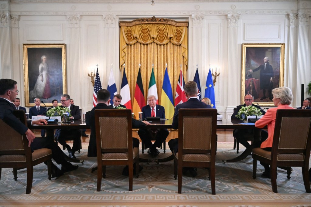 Trump diz que teve reunião ‘muito boa’ com ilustres convidados e ‘começou’ a organizar cúpula Putin-Zelensky