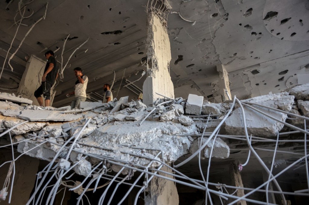 ‘Medo de dormir’: moradores de Gaza relatam novos bombardeios israelenses