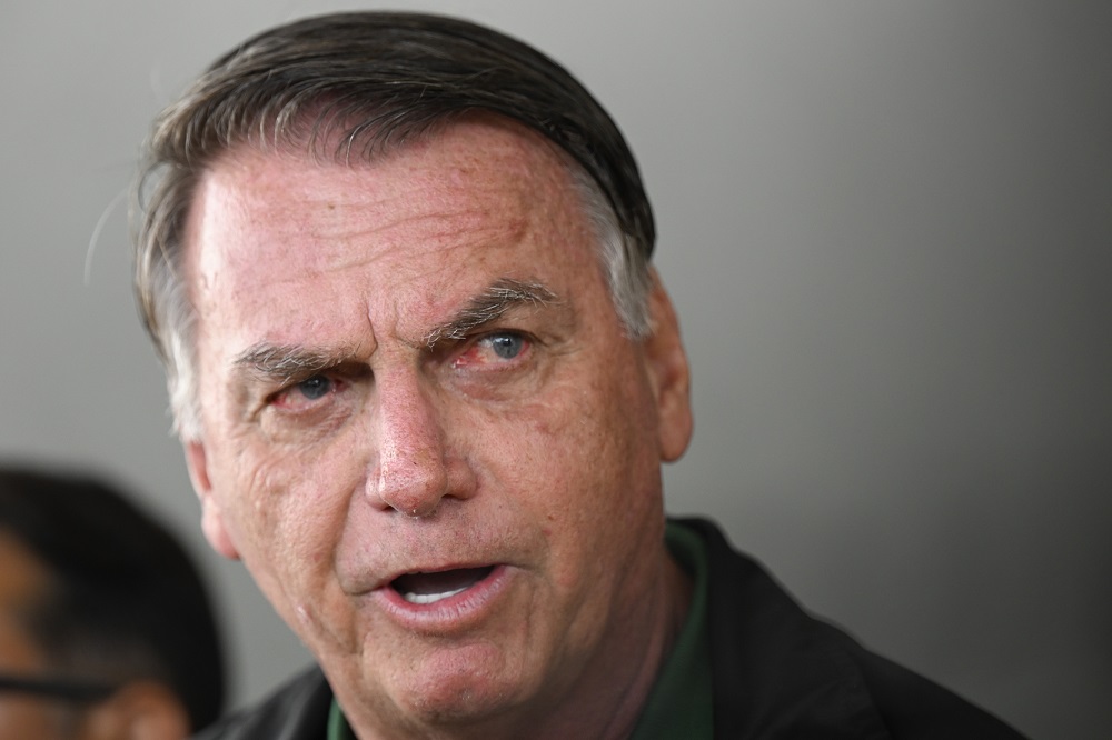 Prisão domiciliar de Bolsonaro se torna um dos assuntos mais comentados nas redes sociais