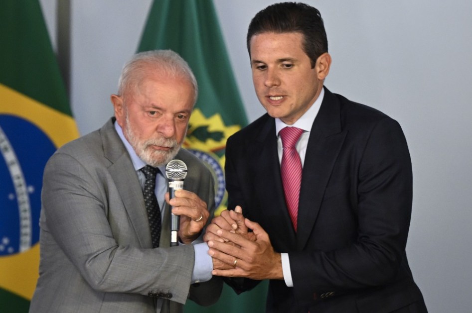 Lula cumprimenta Hugo Motta