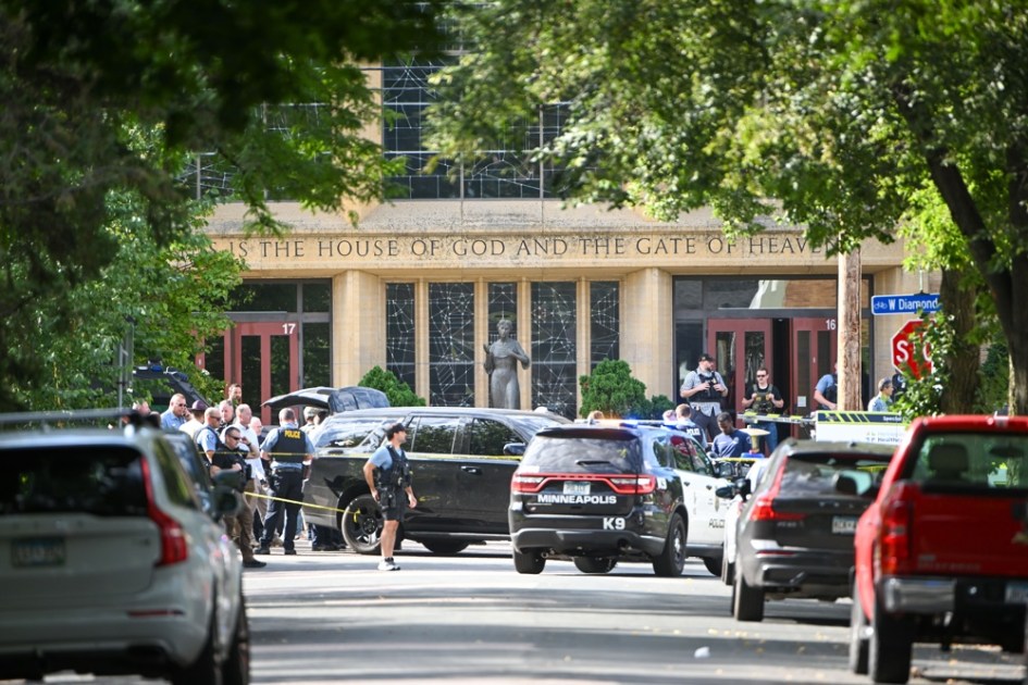 Duas crianças foram assassinadas por um atirador que atacou uma igreja em Minneapolis, nos Estados Unidos