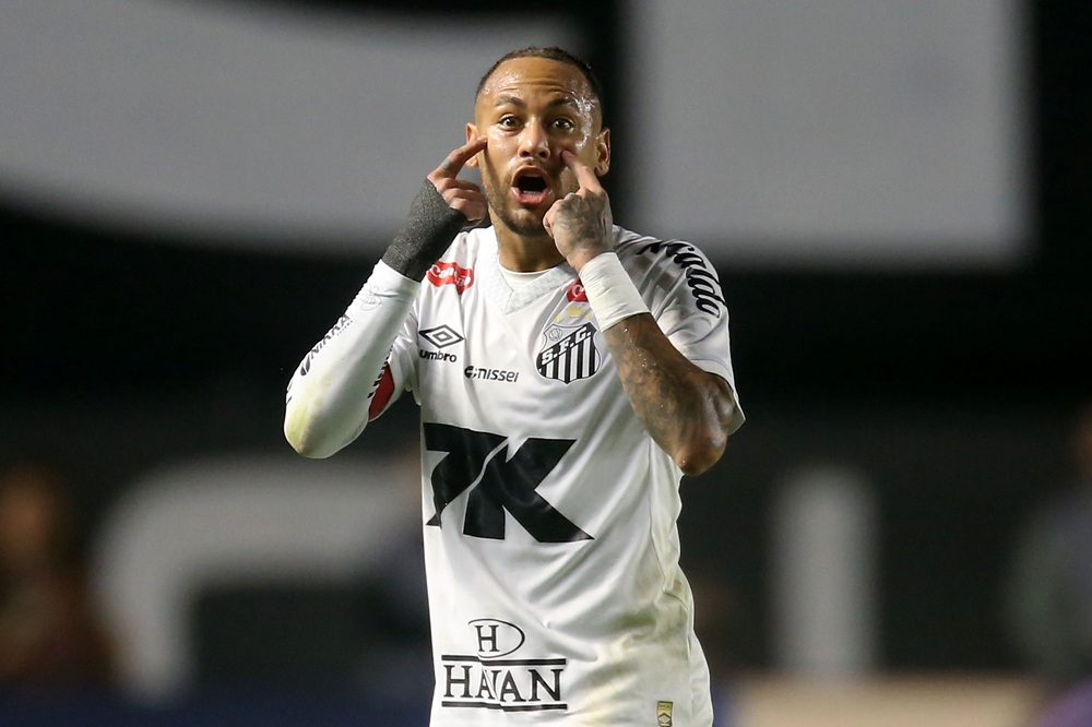 Neymar justifica bate-boca com santista: 'Jamais vou discutir por ser cobrado; fui ofendido'