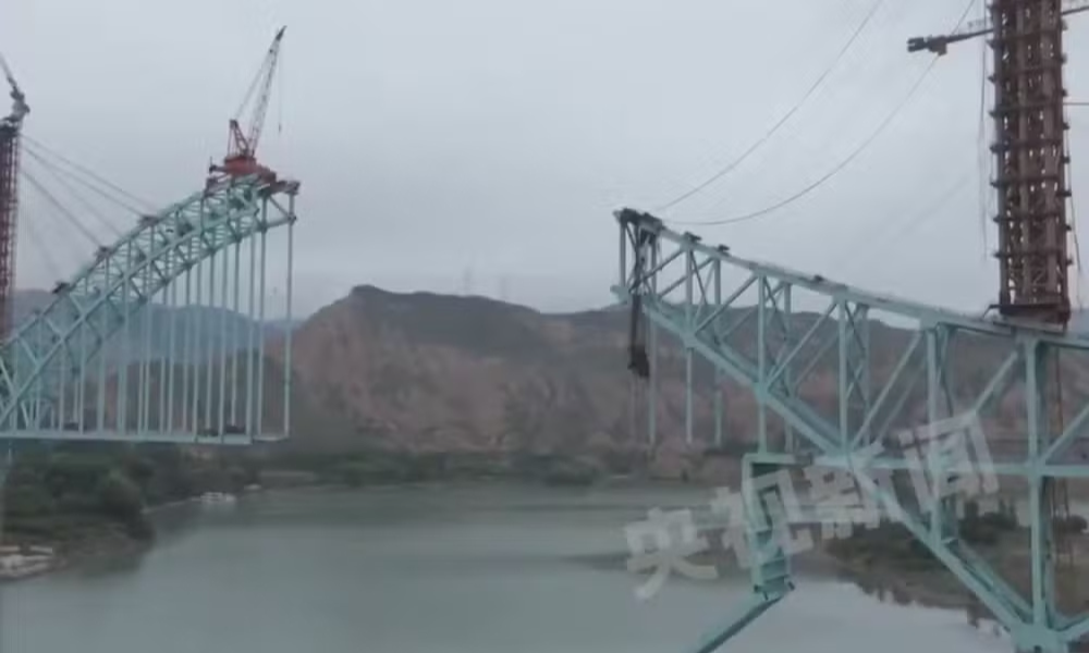 Ponte desaba na China e deixa 10 mortos
