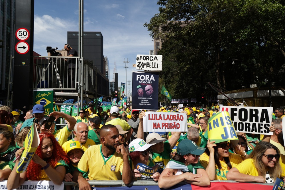Nikolas Ferreira diz que ‘STF não é dono do Brasil’ durante ato em Belo Horizonte
