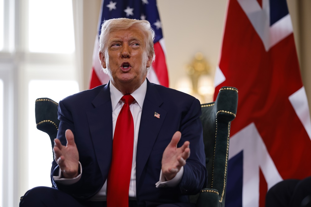 Trump anuncia tarifas de 100% sobre chips e semicondutores importados