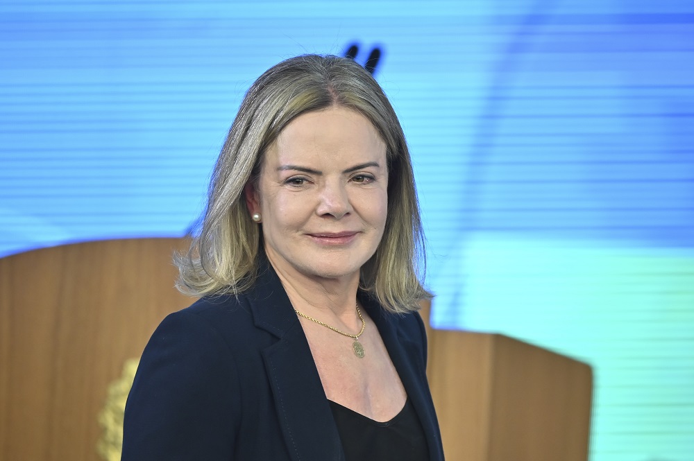 Gleisi Hoffmann afirma que sanções impostas pelos EUA não passam de uma chantagem de Trump