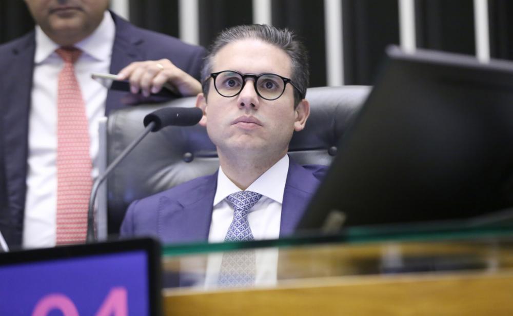 Motta diz que a Câmara não pode decidir sobre a prisão de Zambelli e aguarda o Ministério da Justiça e a Itália
