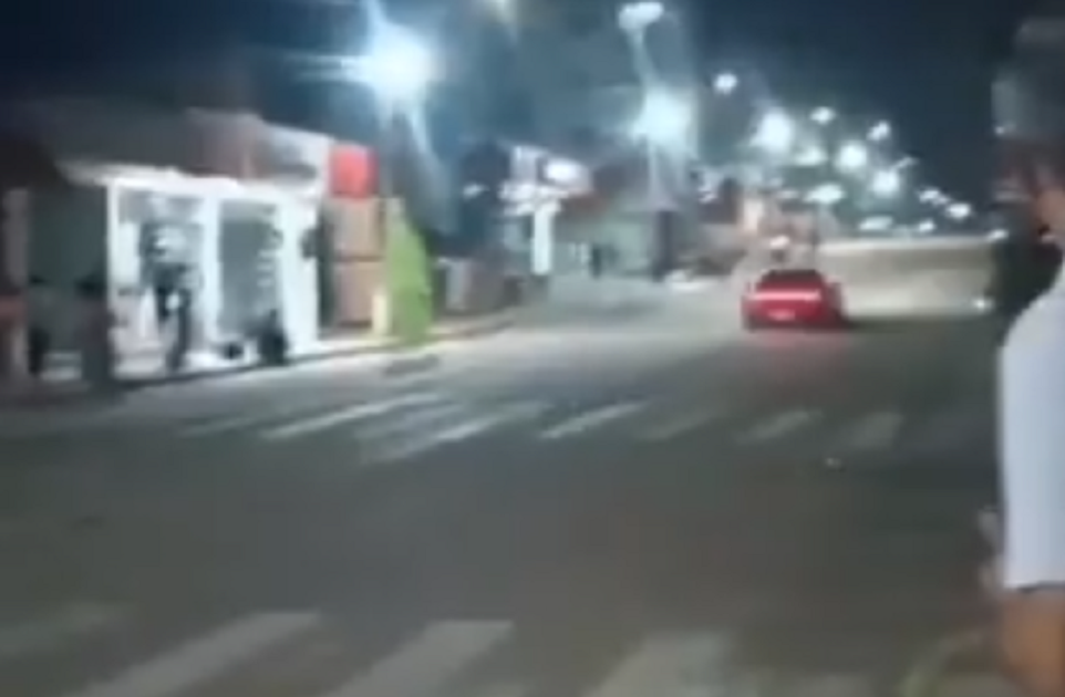O Porsche 911 Carrera momentos antes do acidente em m Grão Pará (SC)