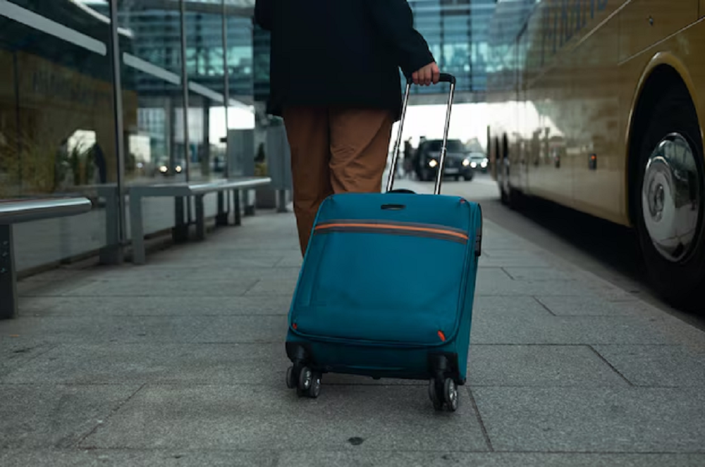 Neozelandesa detida por viajar com criança de dois anos em uma mala