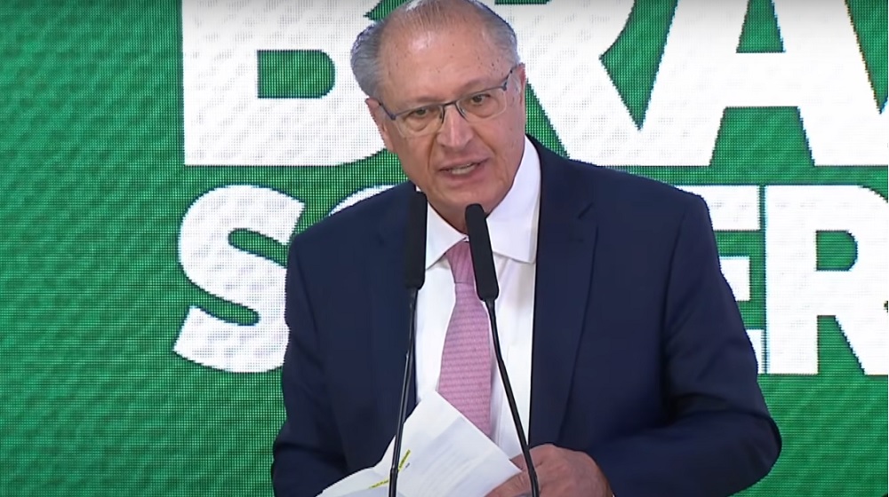 Alckmin diz que tarifaço de Trump não se justifica e anuncia ampliação do programa Reintegra