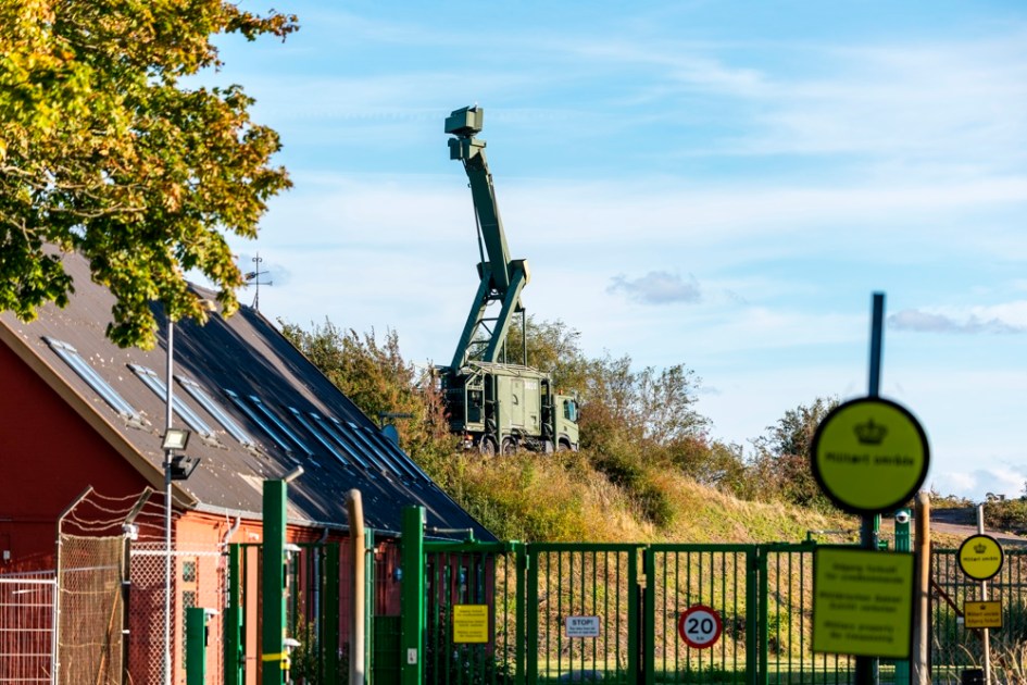 Uma instalação móvel de radar foi montada na área militar dinamarquesa em Amager, Pionegaarden, próxima à vila de Dragør, na costa do Øresund, entre Dinamarca e Suécia