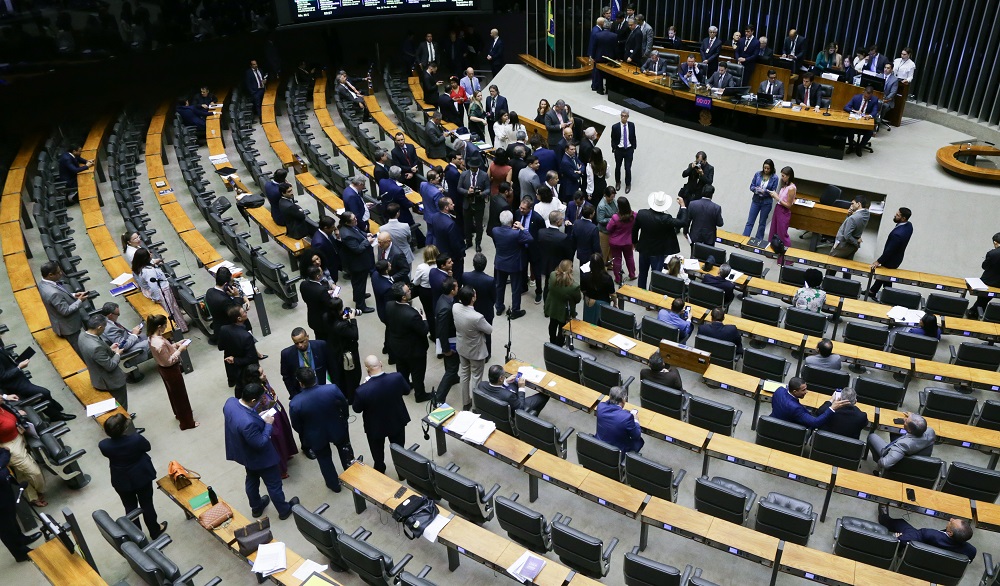 Licenciamento ambiental: em 6 dias, parlamentares apresentam 833 emendas