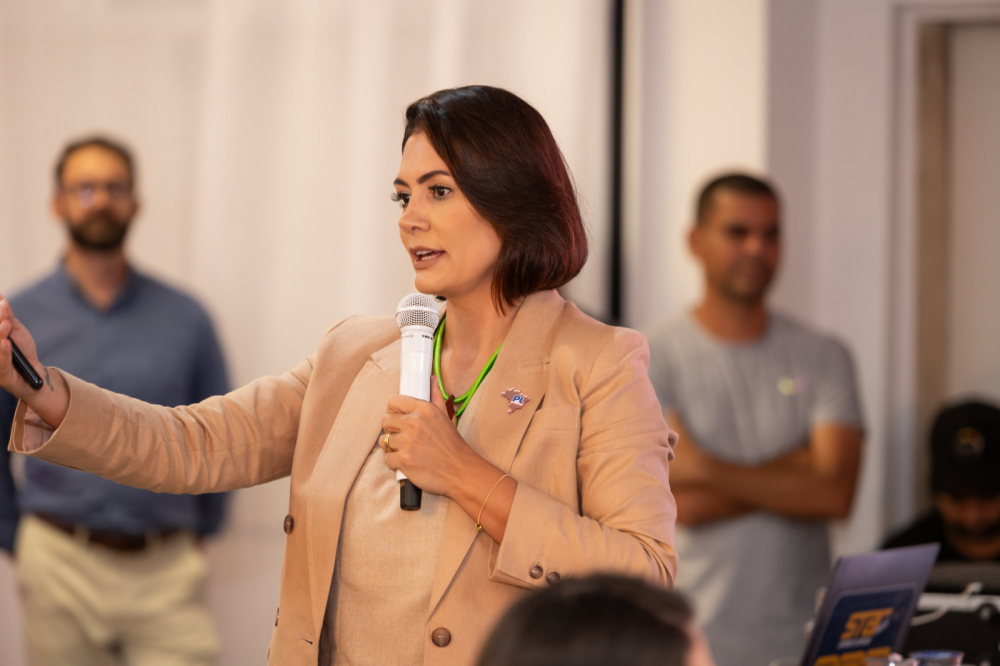 ‘Abatidos, mas não destruídos’, diz Michelle após defesa de Bolsonaro em julgamento