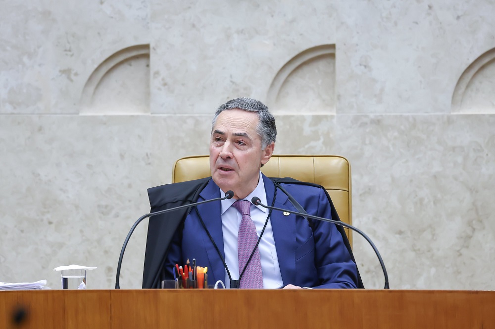 Barroso canta sambas clássicos em despedida da presidência do STF