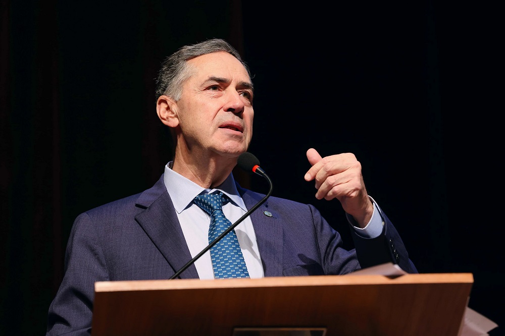 Barroso diz que STF deve avaliar reação contra sanções dos EUA