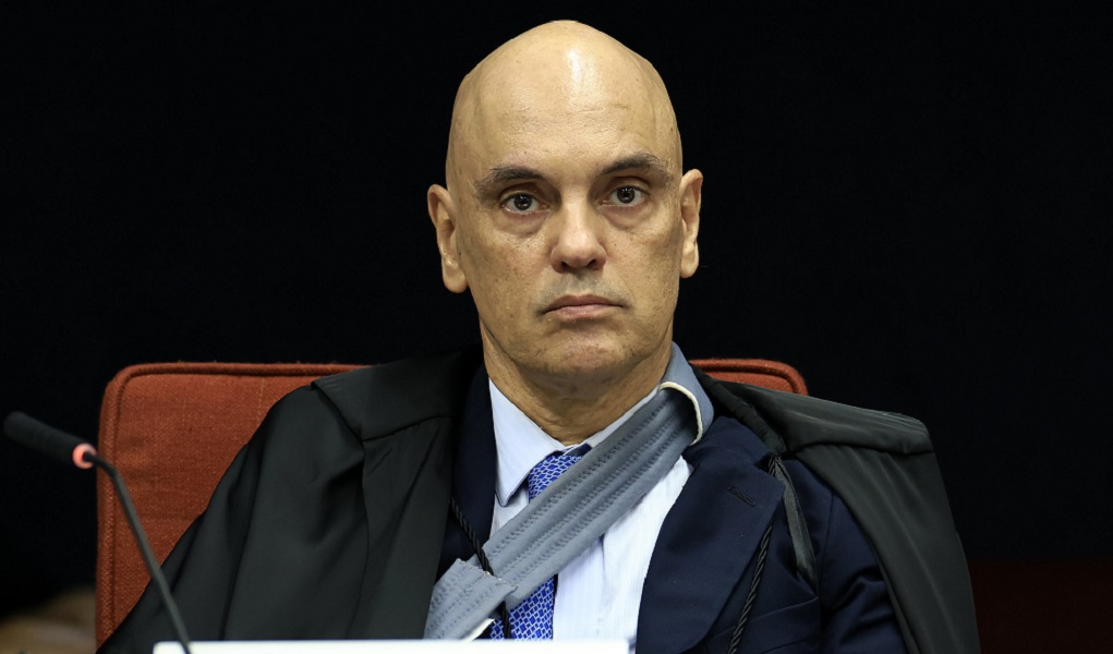 Comissão liderada por Flávio deve ouvir ex-auxiliar de Moraes no dia de julgamento de Bolsonaro para falar sobre gabinete do TSE