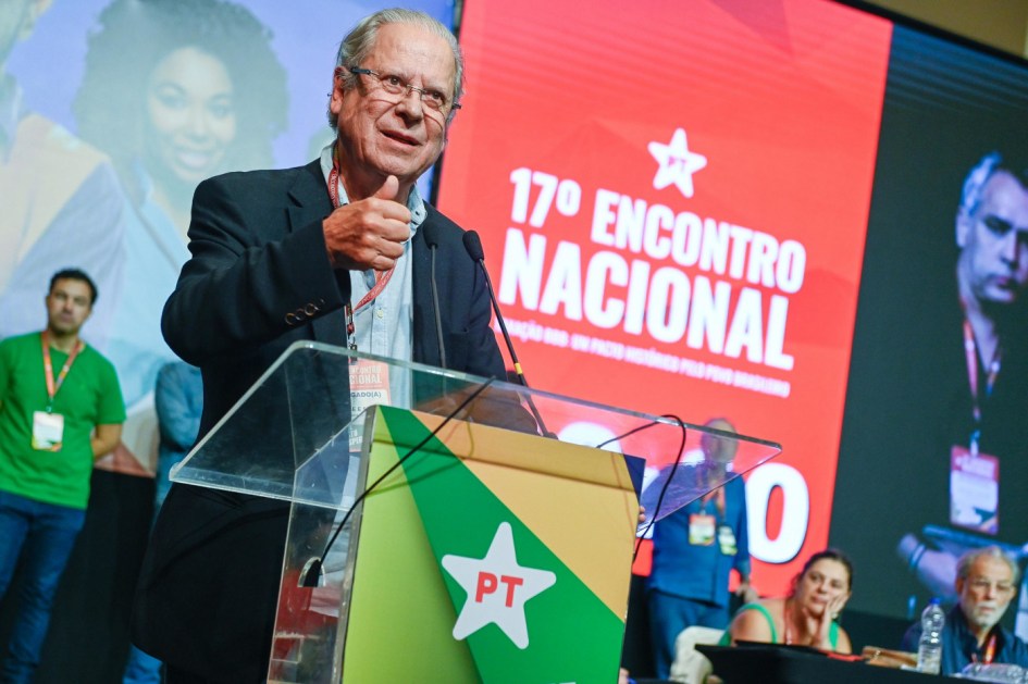 José Dirceu discursa durante o 17º Encontro Nacional do Partido dos Trabalhadores