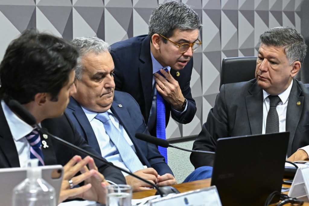 Membros da CPMI pedem mudança na agenda por falta de voos para Brasília