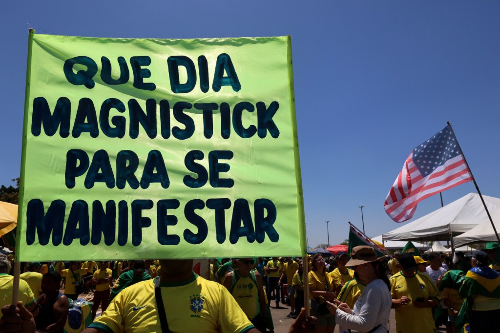 Após condenação de Bolsonaro, filhos e aliados contam com reação de Trump para pressionar Congresso e STF
