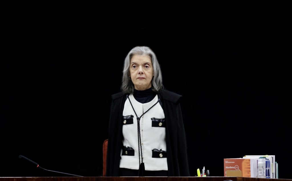 Julgamento de Bolsonaro e réus será retomado com voto de Carmen Lúcia nesta quinta-feira